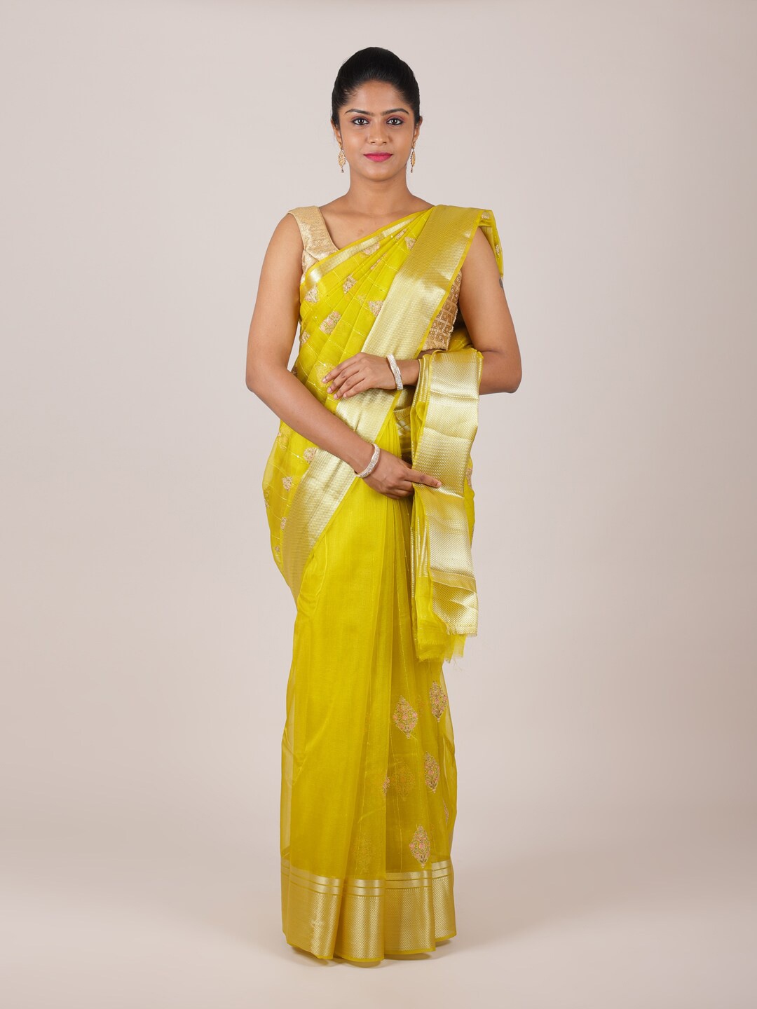 

Pothys Green & Gold-Toned Woven Design Zari Organza Saree