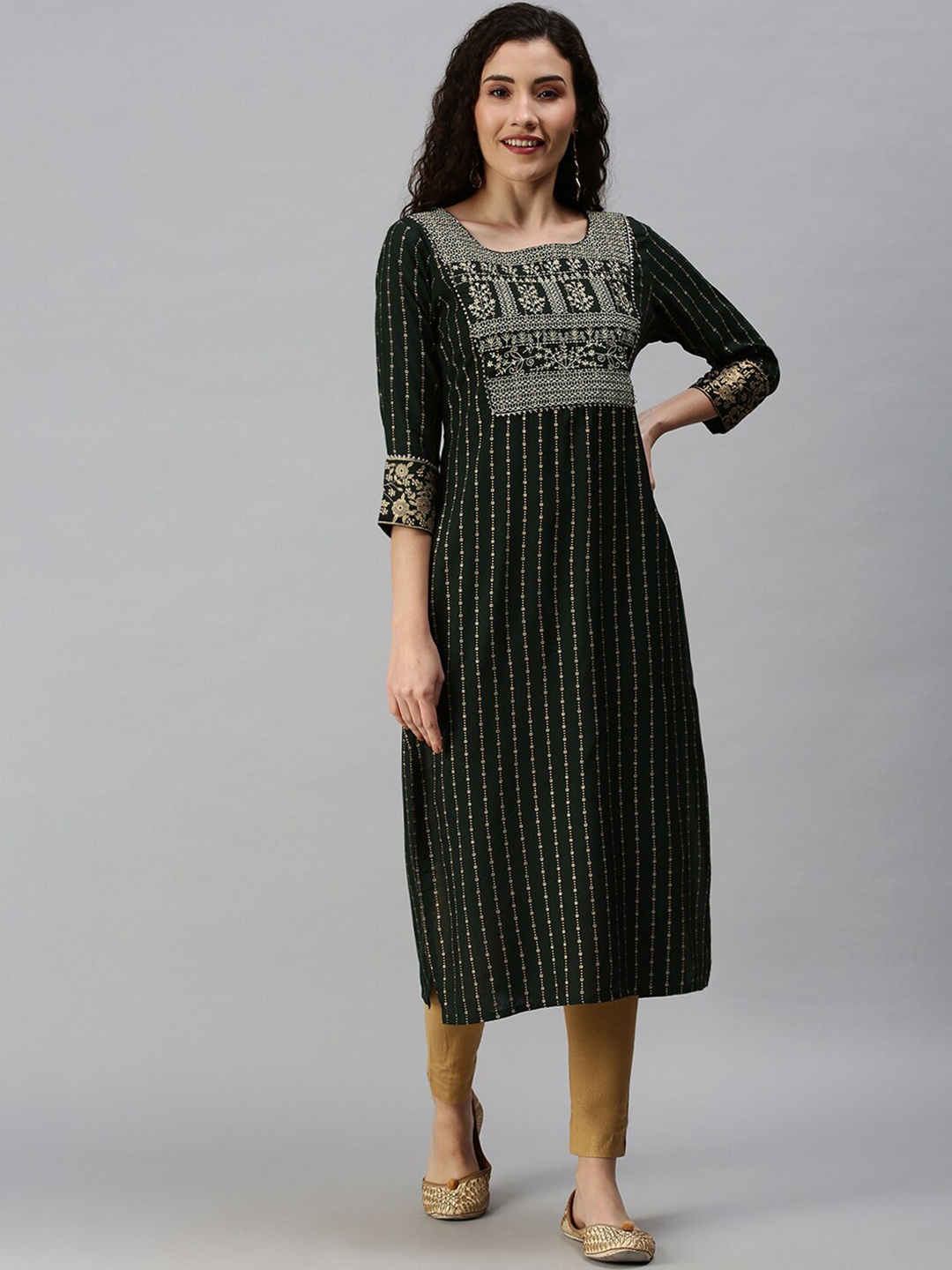 

SHOWOFF Women Green Cotton Floral Zari Three-Quarter Sleeves Straight Kurta