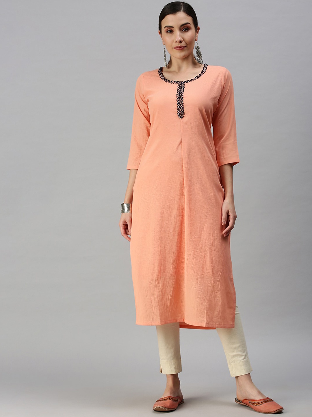

SHOWOFF Women Peach-Coloured Solid Thread Work Straight Kurta