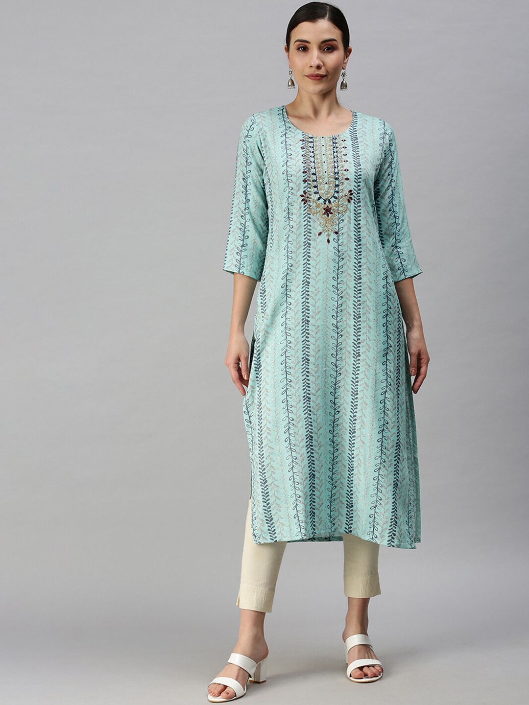 

SHOWOFF Women Blue Ethnic Motif Round Neck Three-Quarter Sleeves Straight Kurta