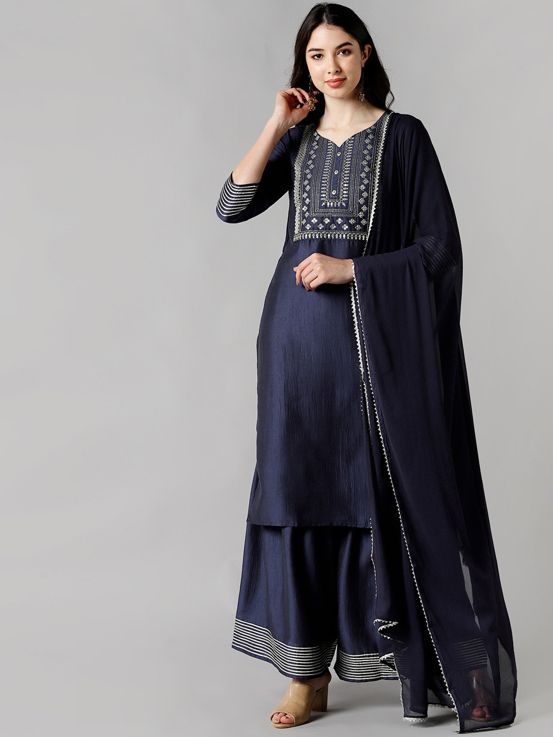 

AHIKA Women Navy Blue Floral Embroidered Kurta Set