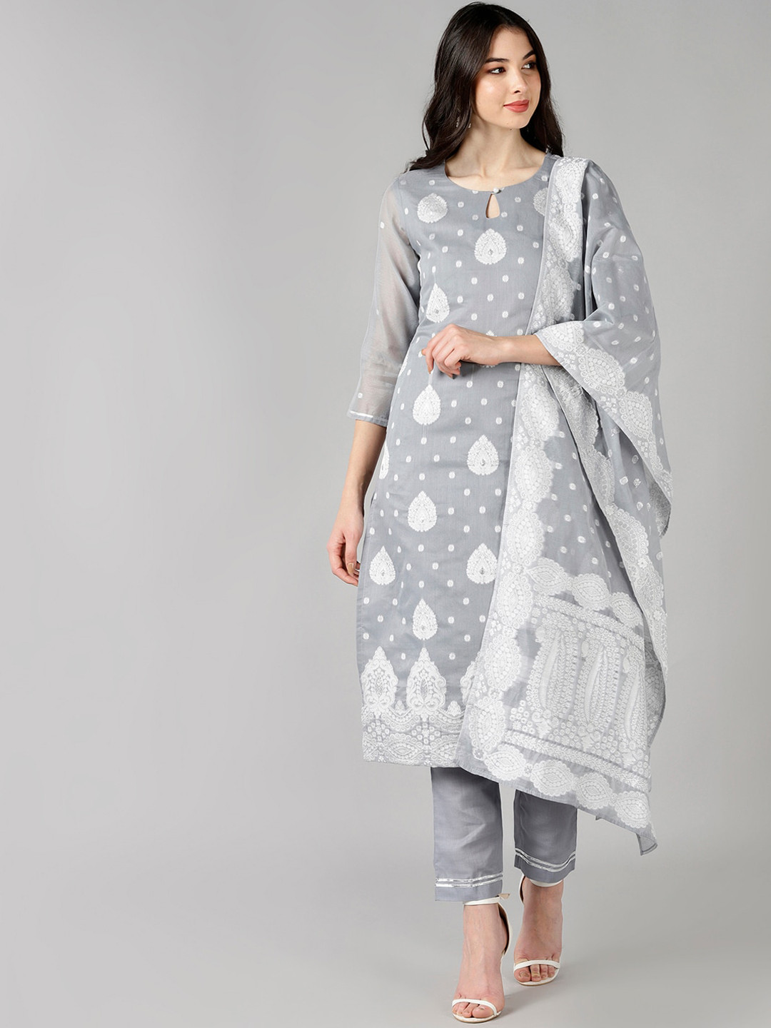 

AHIKA Women Grey & White Floral Printed Kurta with Trousers & Dupatta