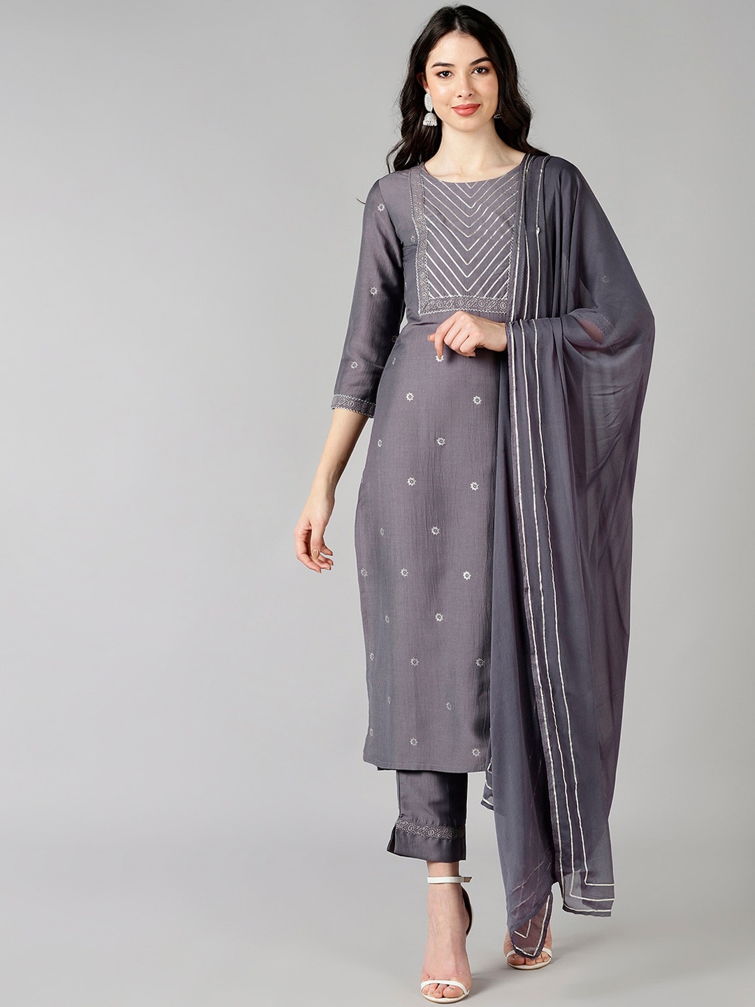

AHIKA Women Grey Ethnic Motifs Printed Gotta Patti Kurti with Trousers & With Dupatta