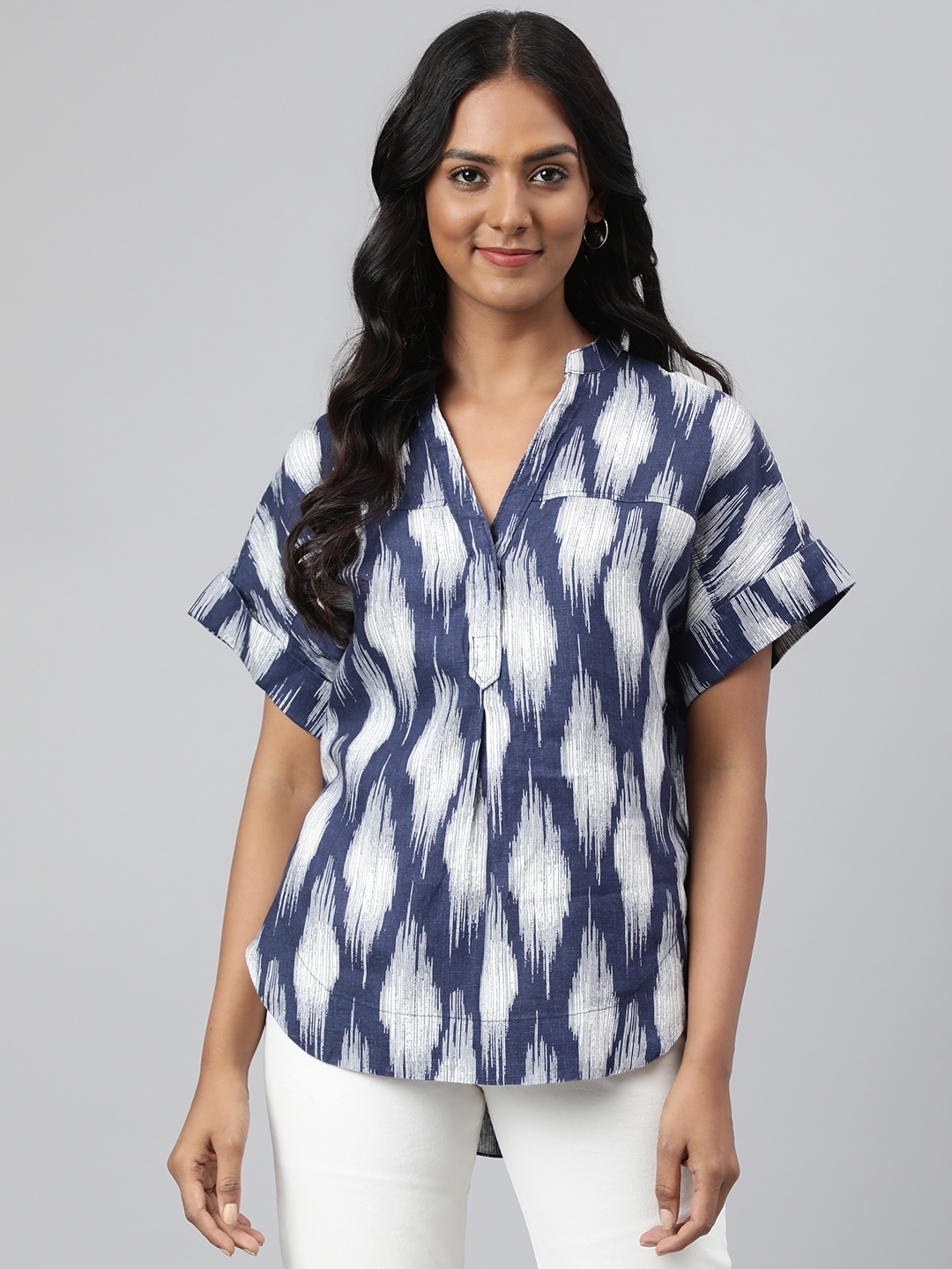 

Marks & Spencer Navy Blue & White Print Extended Sleeves Top