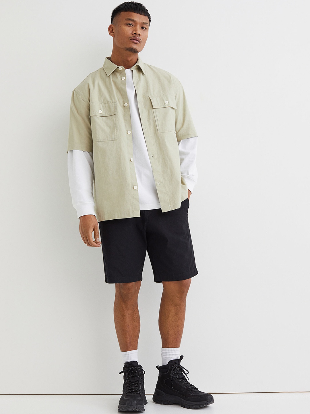 

H&M Men Black Solid Regular Fit Cotton Chino Shorts
