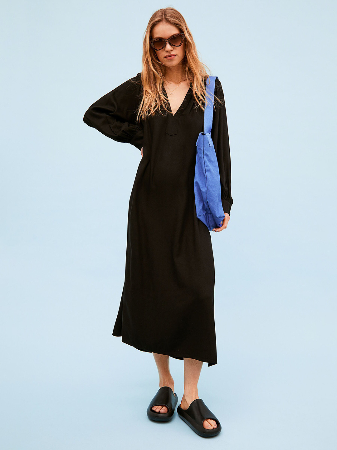 

H&M Women V-Neck Tie-Belt Dress, Black