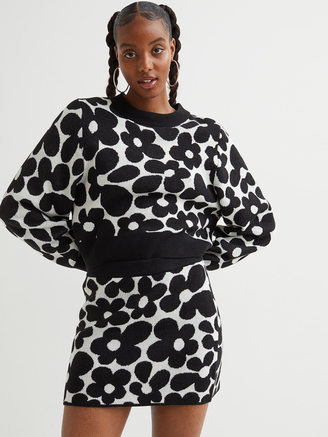 

H&M Women Black & White Knitted Skirt