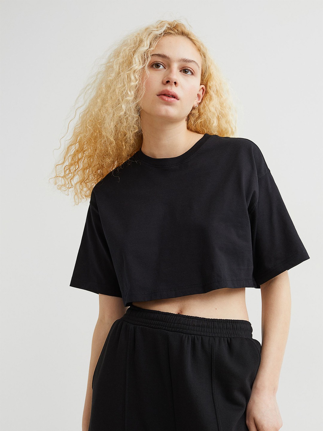 

H&M Women Black Solid Cropped Pure Cotton T-shirt