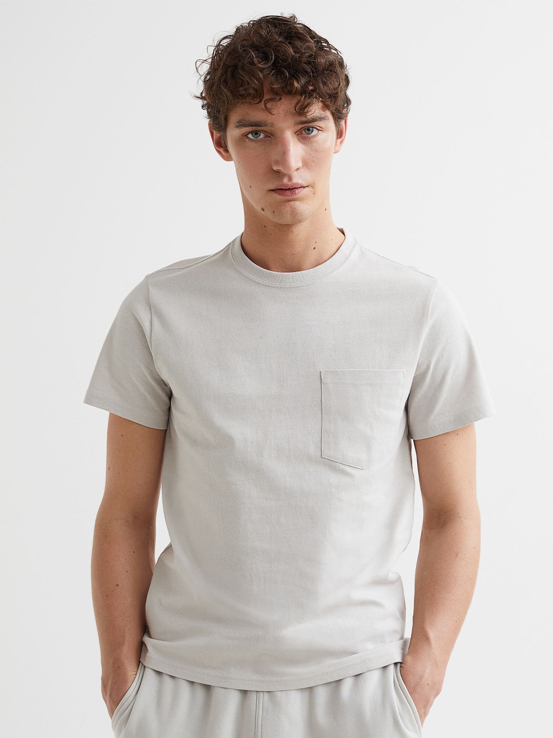 

H&M Men Grey & Beige Regular Fit Chest-Pocket T-shirt