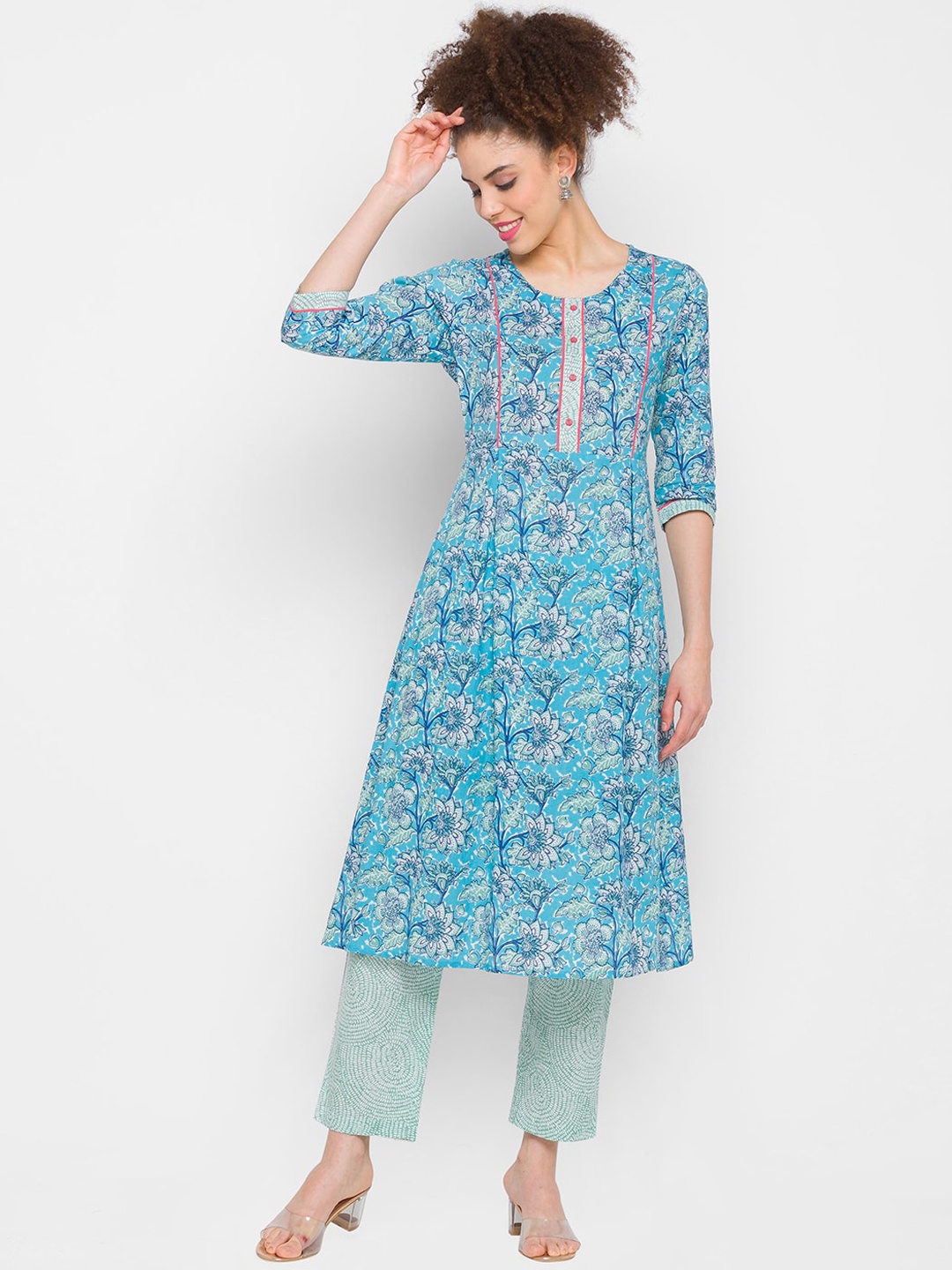 

Globus Women Blue Floral Printed Kurta With Trousers