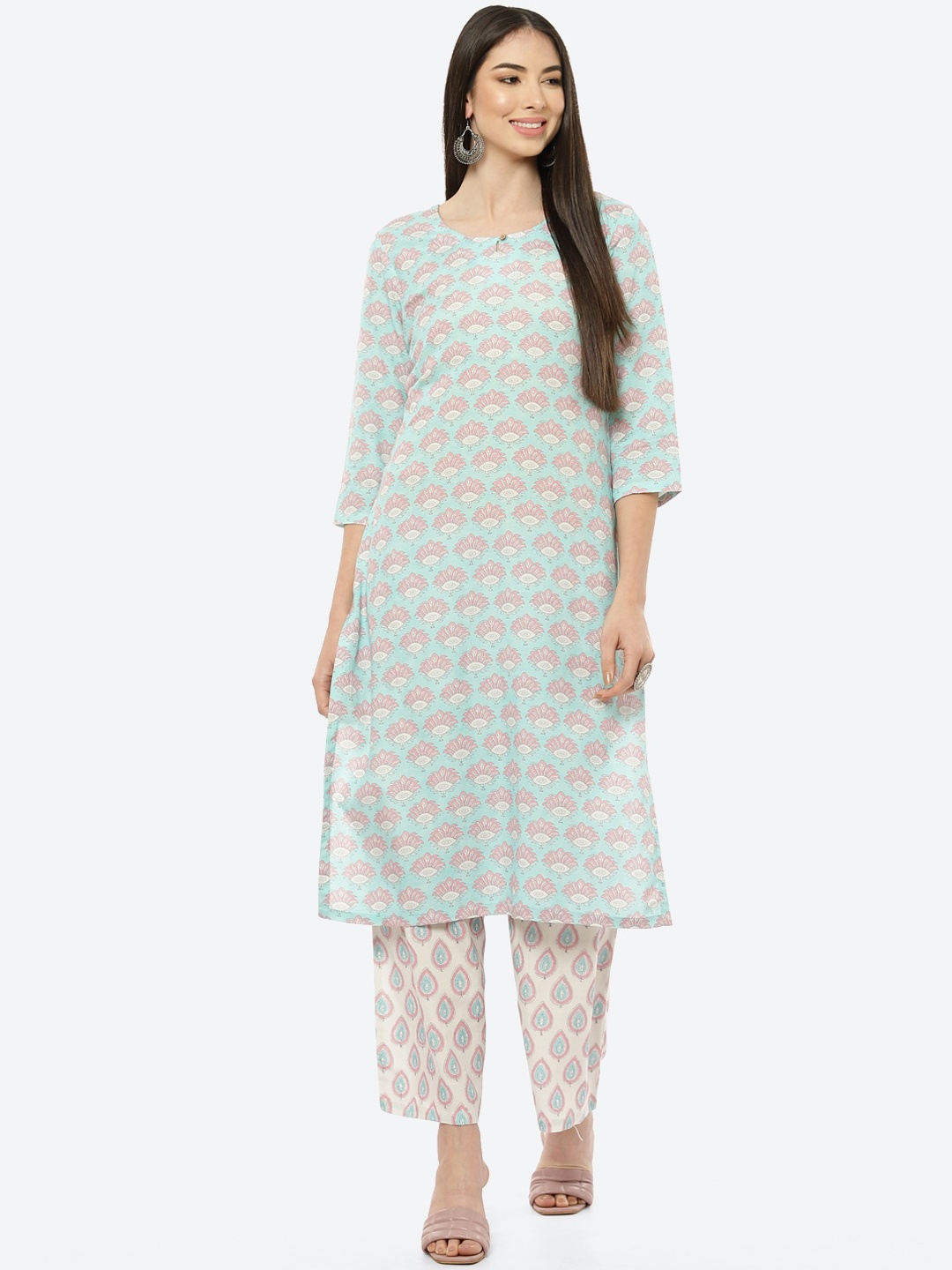 

Rangriti Women Blue Floral Printed Kurti with Trousers