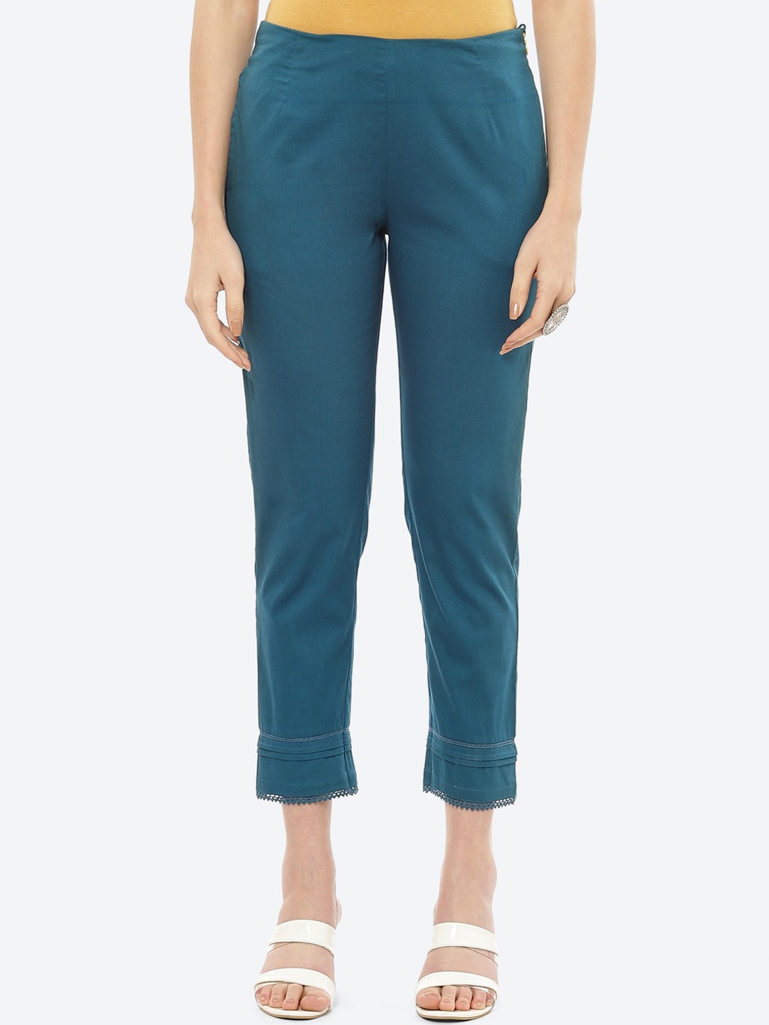 

Rangriti Women Teal Green Slim Fit Cropped Cotton Cigarette Trousers