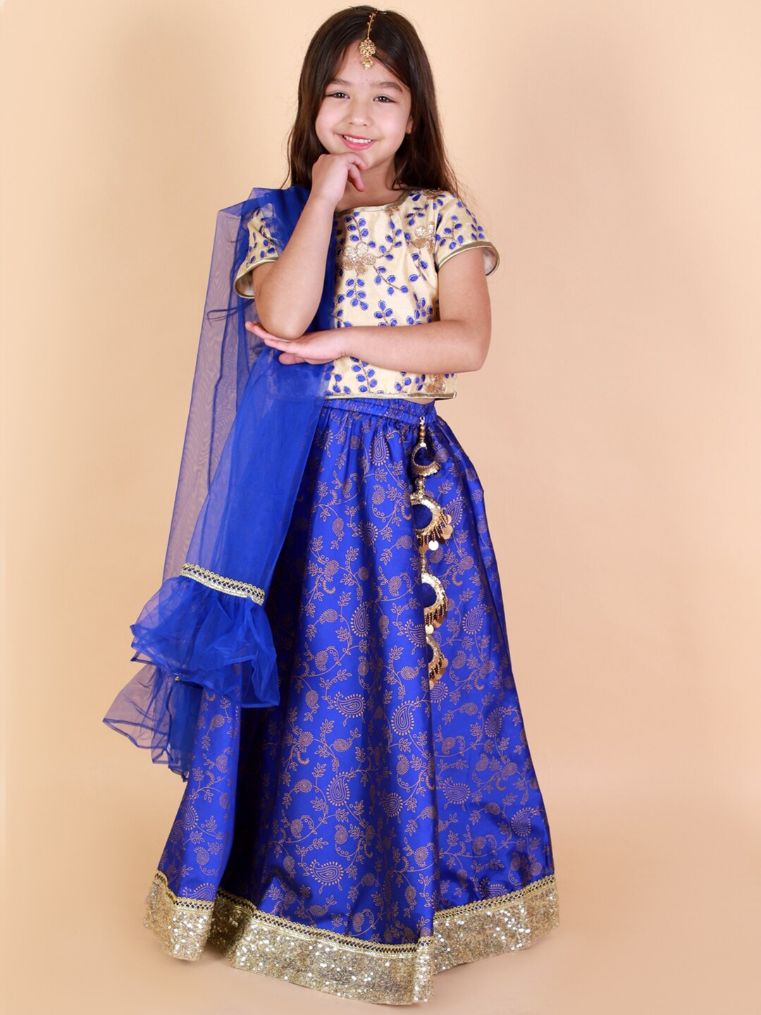 

KID1 Girls Cream-Coloured & Blue Embroidered Foil Print Ready to Wear Lehenga & Blouse With Dupatta