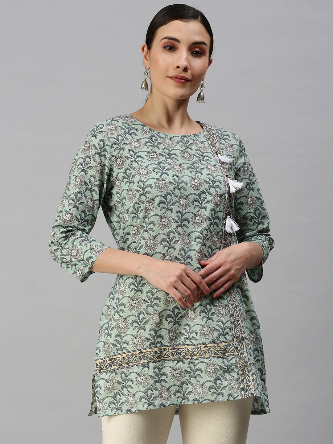 

SHOWOFF Women Blue Floral Three-Quarter Sleeves Round Neck Straight Kurti
