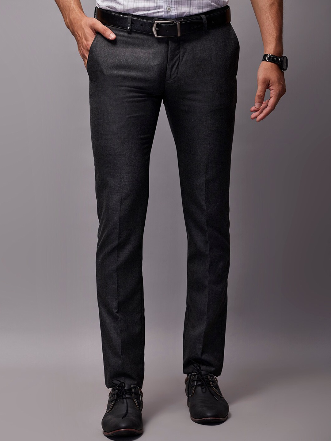 

Oxemberg Men Charcoal Slim Fit Trousers