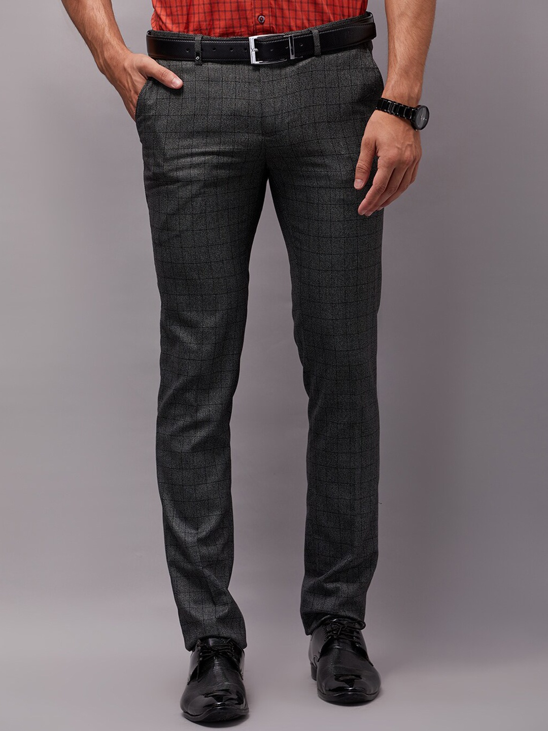 

Oxemberg Men Charcoal Checked Slim Fit Chinos Trousers
