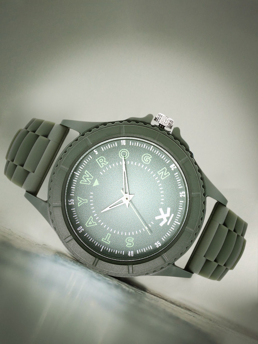 

WROGN Men Green Solid Dial & Green Straps Analogue Watch WRG00047J