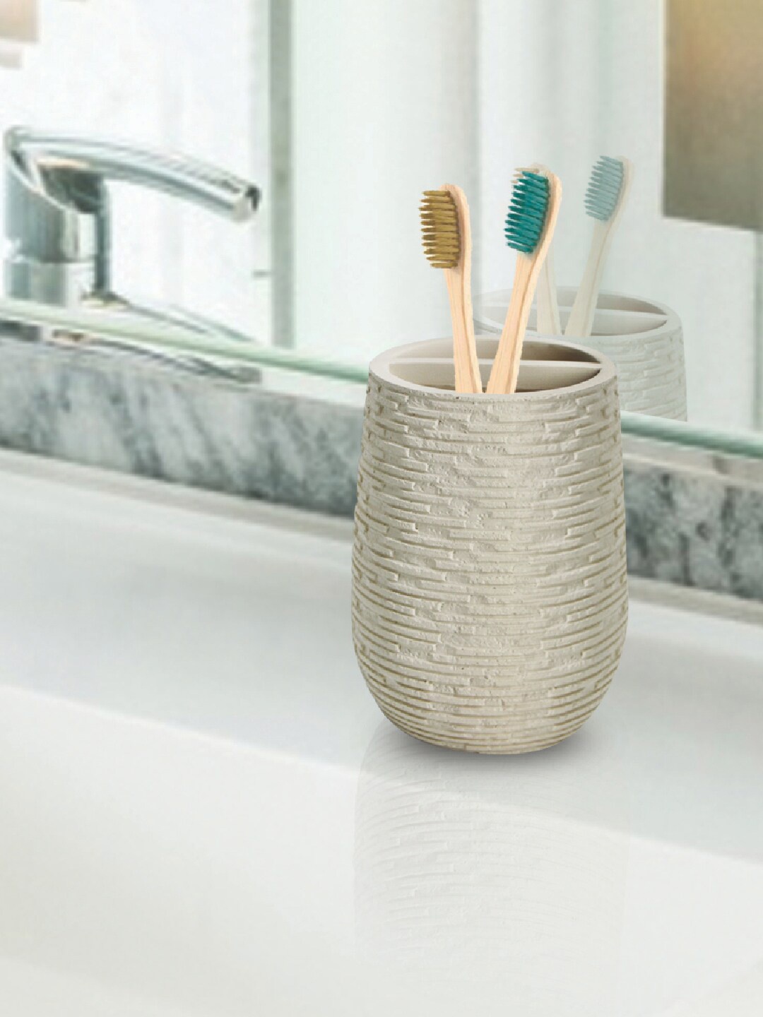 

MARKET99 Cream Resin Textured Bathroom Toothbrush Holder 290 ml