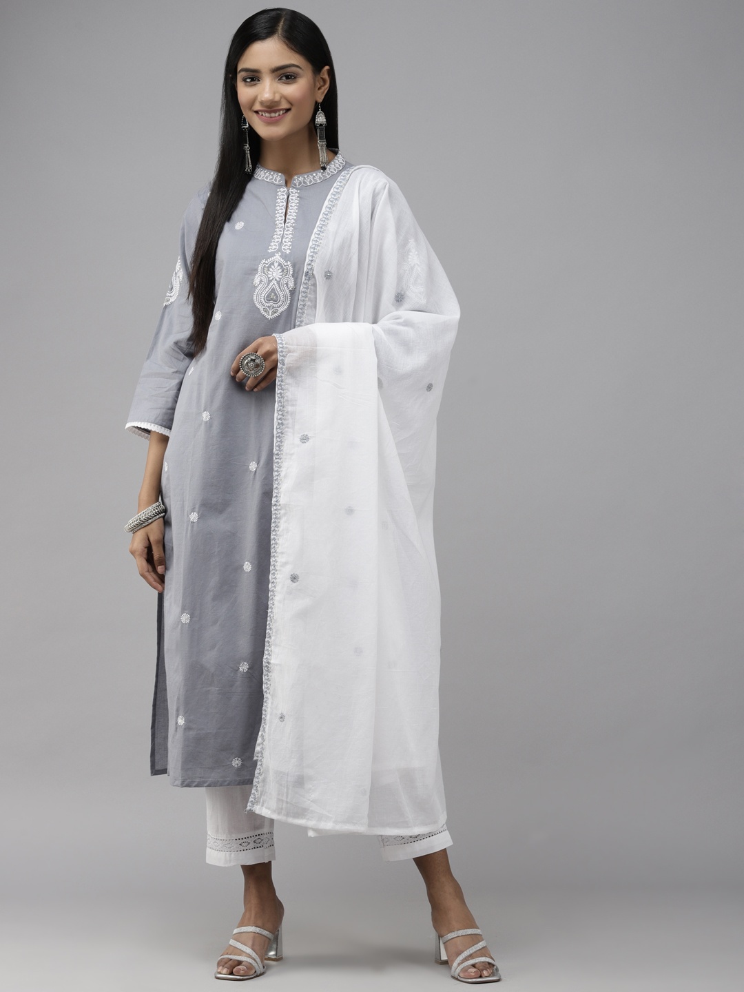

Yufta Women Grey Ethnic Motifs Embroidered Thread Work Pure Cotton Kurta Set