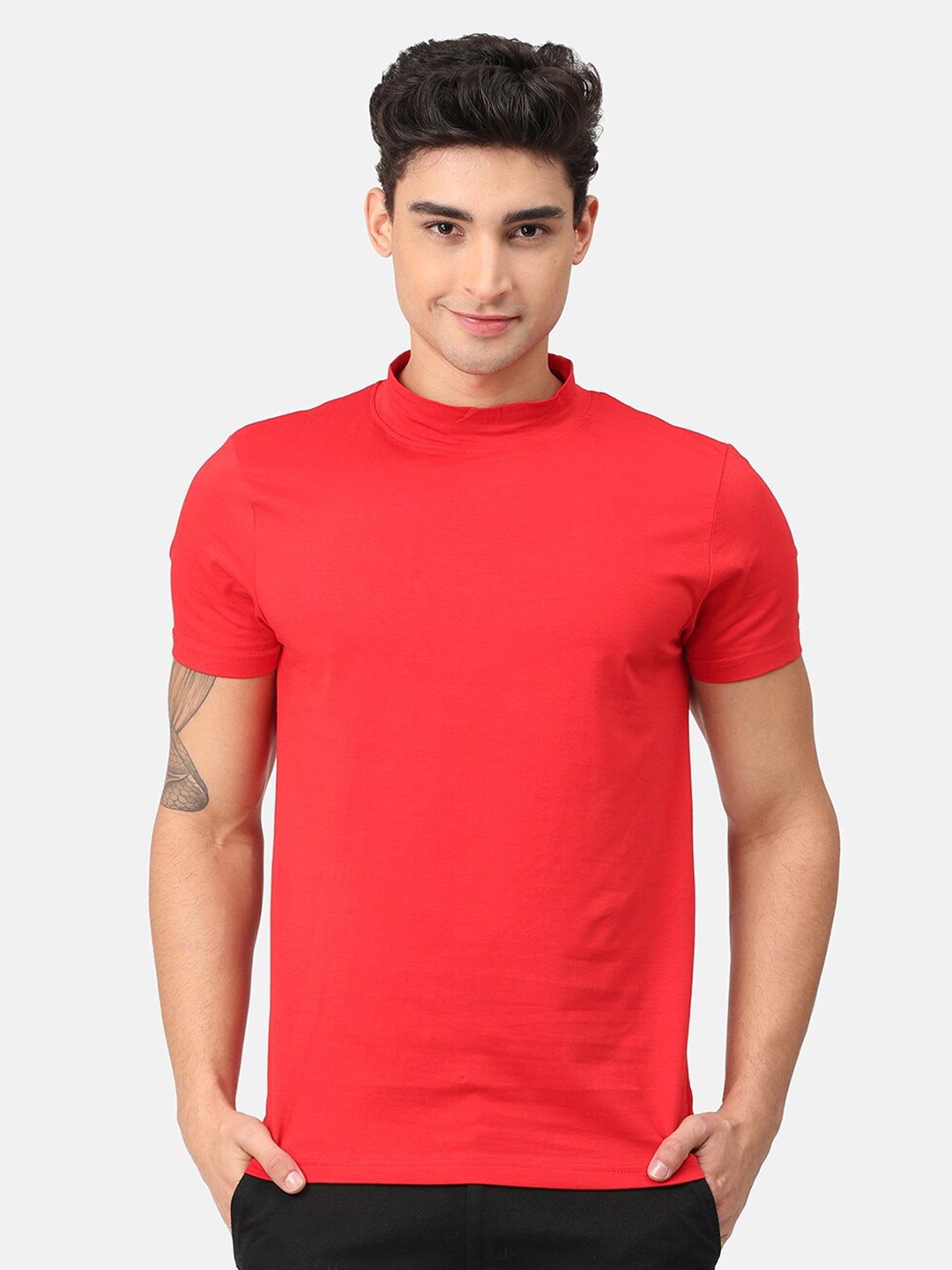 

Snitch Men Red Solid Turtle Neck T-shirt