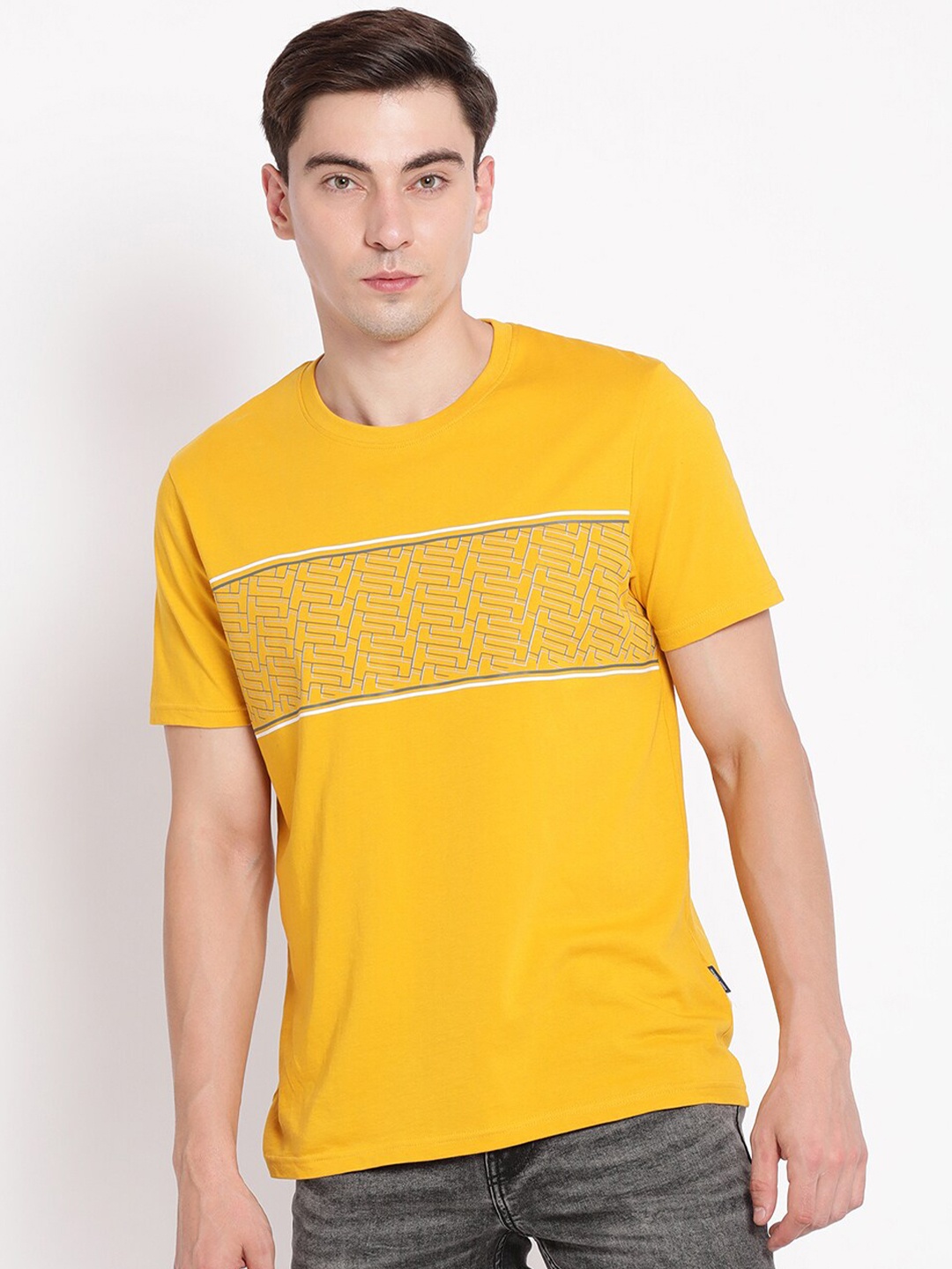 

Indian Terrain Men Yellow Printed Slim Fit Pure Cotton T-shirt