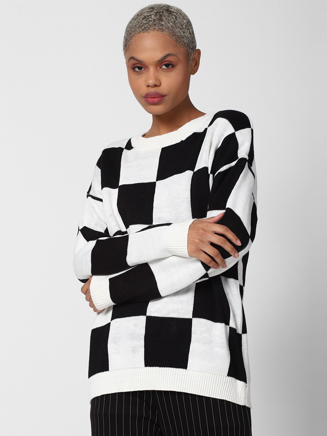 

FOREVER 21 Women Black & White Checked Acrylic Pullover