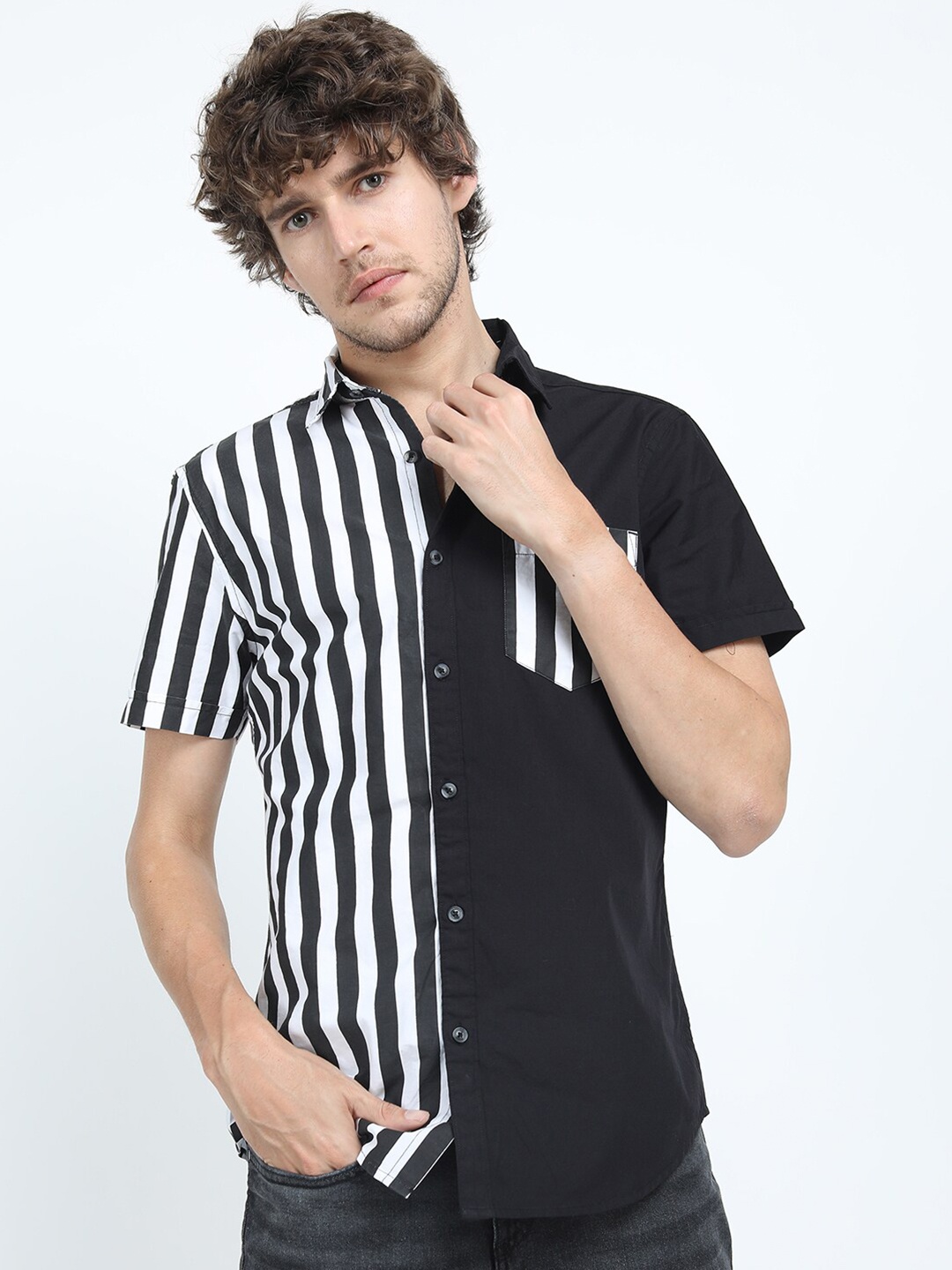 

HIGHLANDER Men Black & White Slim Fit Striped Cotton Casual Shirt