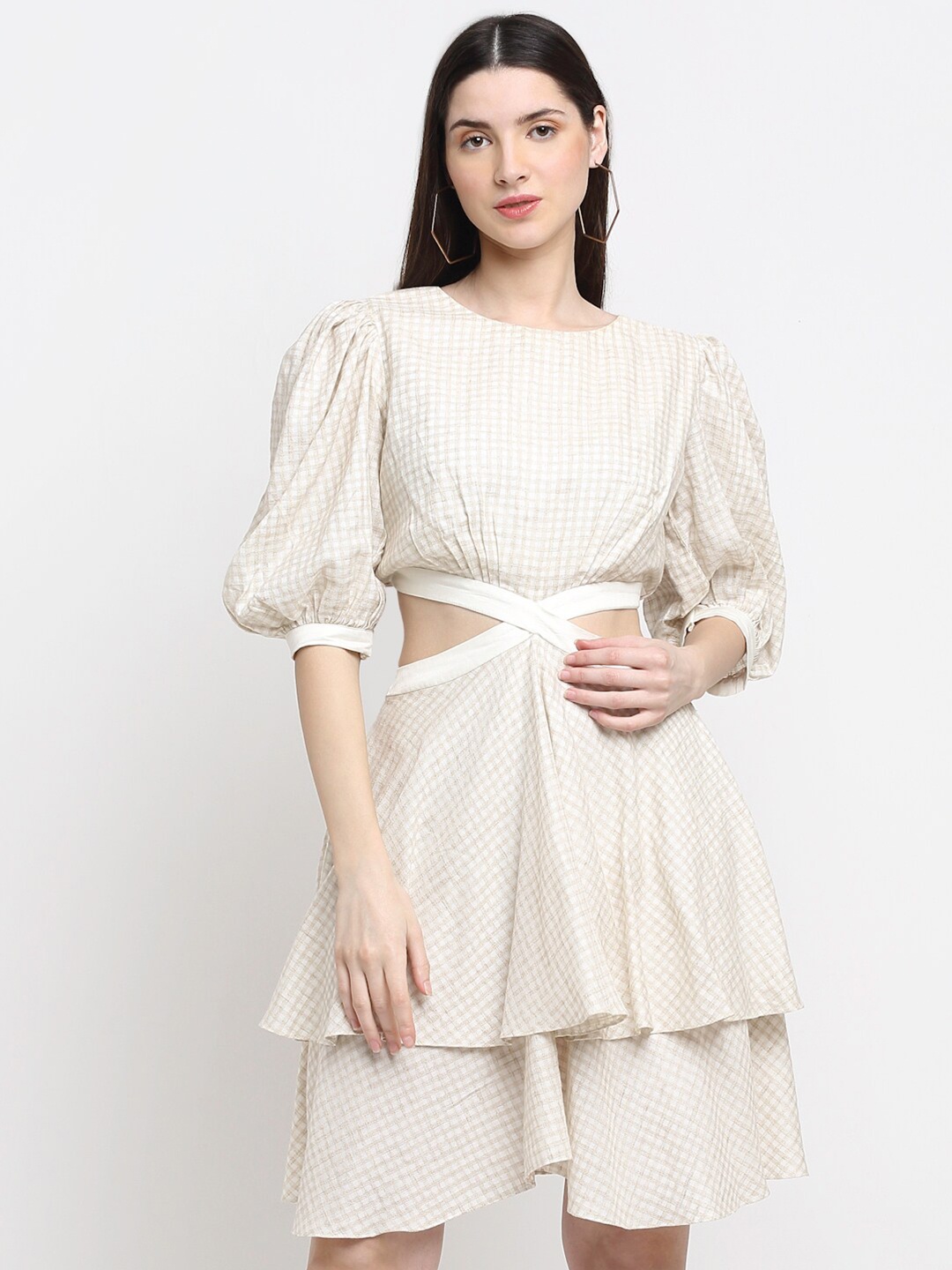 

ewoke Off White Cut-Away Dress