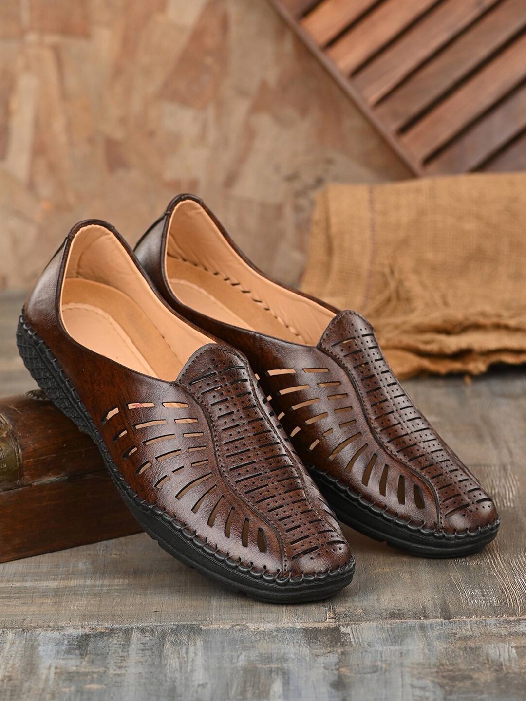 

Mactree Men Brown & Black PU Shoe-Style Sandals