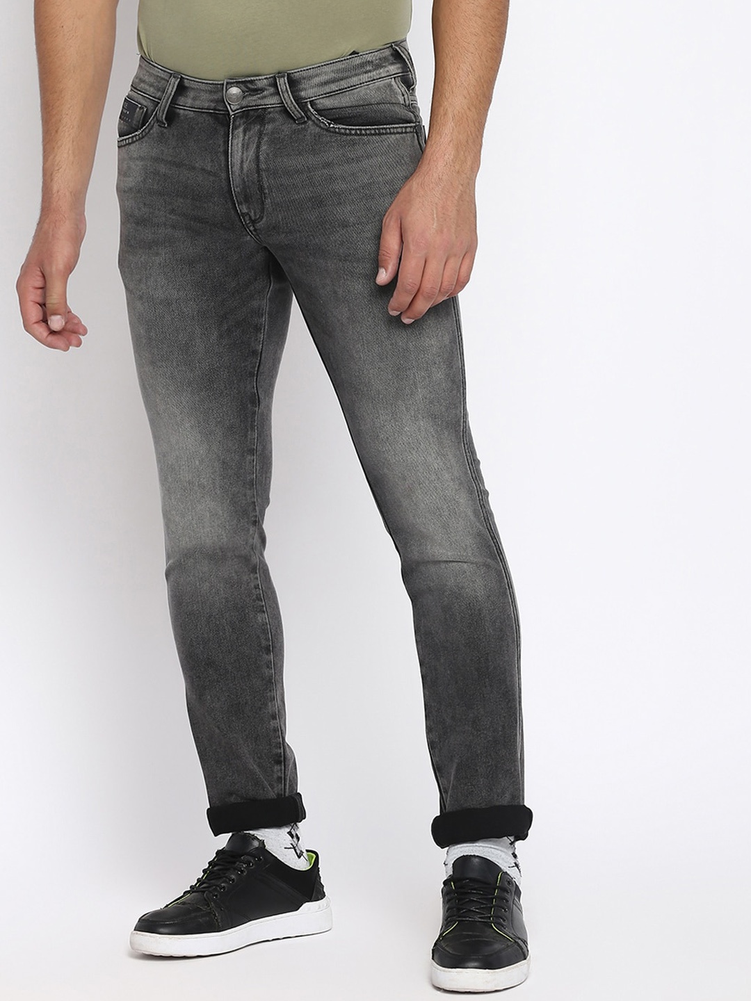 

Wrangler Men Grey Skanders Slim Fit Low-Rise Heavy Fade Stretchable Jeans