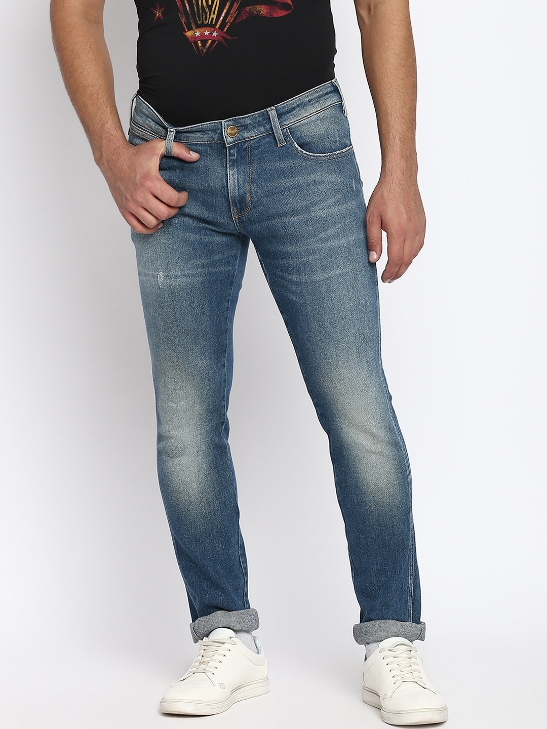 

Wrangler Men Blue Skanders Slim Fit Low-Rise Mildly Distressed Heavy Fade Stretchable Jeans