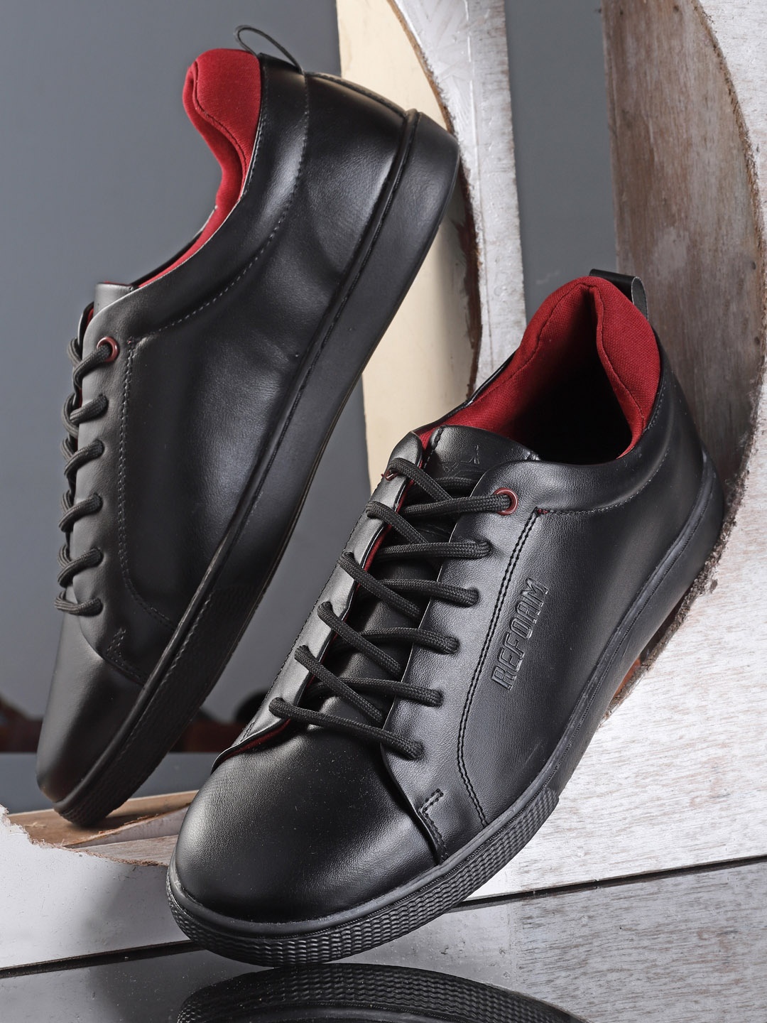 

REFOAM Men Black Casual Sneakers
