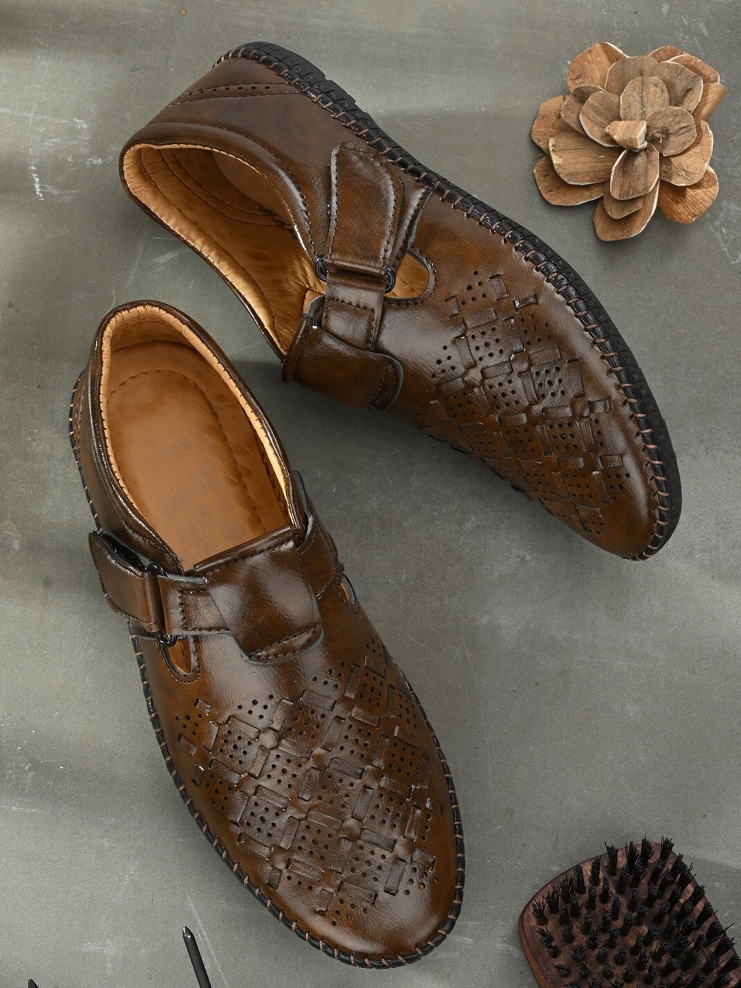 

BUCIK Men Brown Shoe-Style Sandals