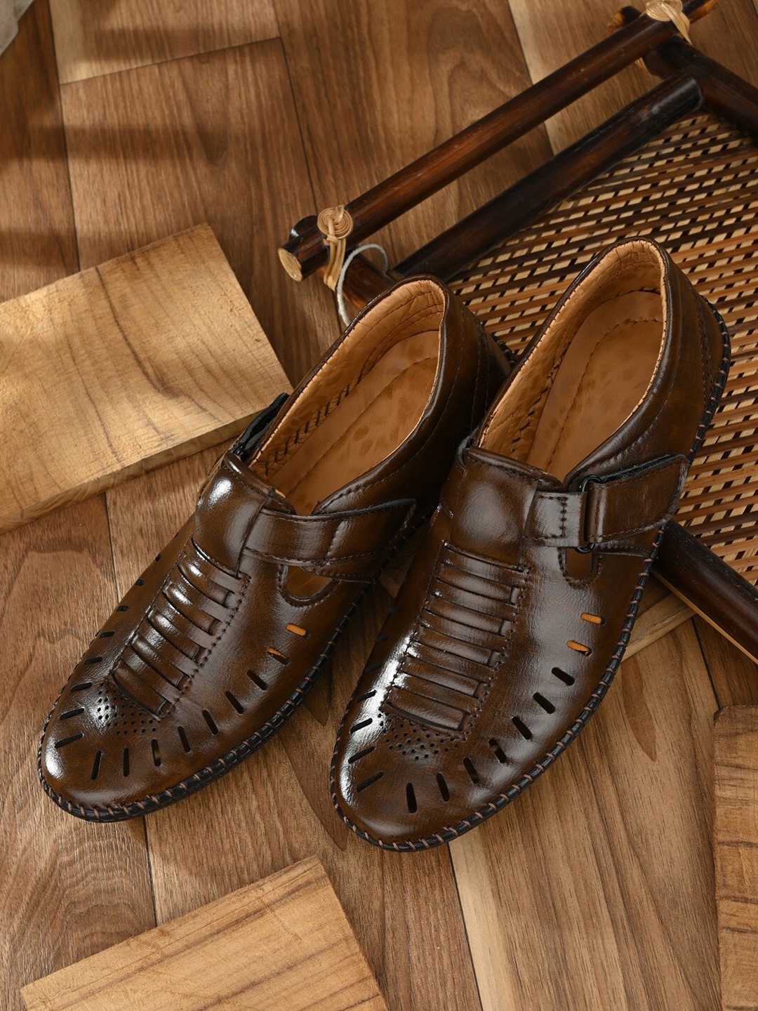 

BUCIK Men Brown Shoe-Style Sandals