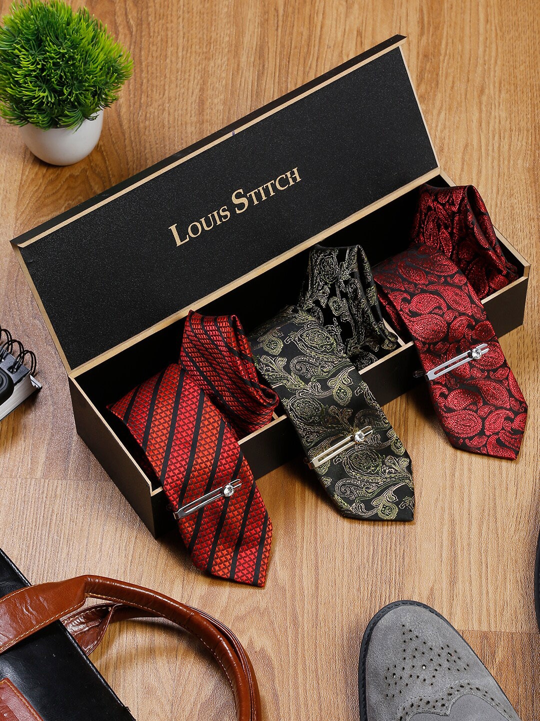 

LOUIS STITCH Men Red & Green Gift Set Of 3 Printed Ties & 3 Pocket Squares