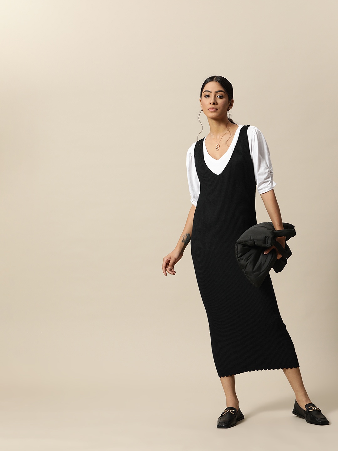 

BOWER Black Ribbed Knitted Sheath Midi Dress