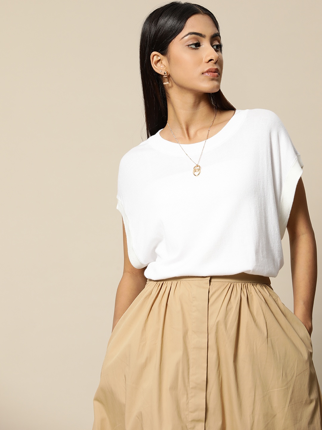 

BOWER White Extended Sleeves Easy Knit Top