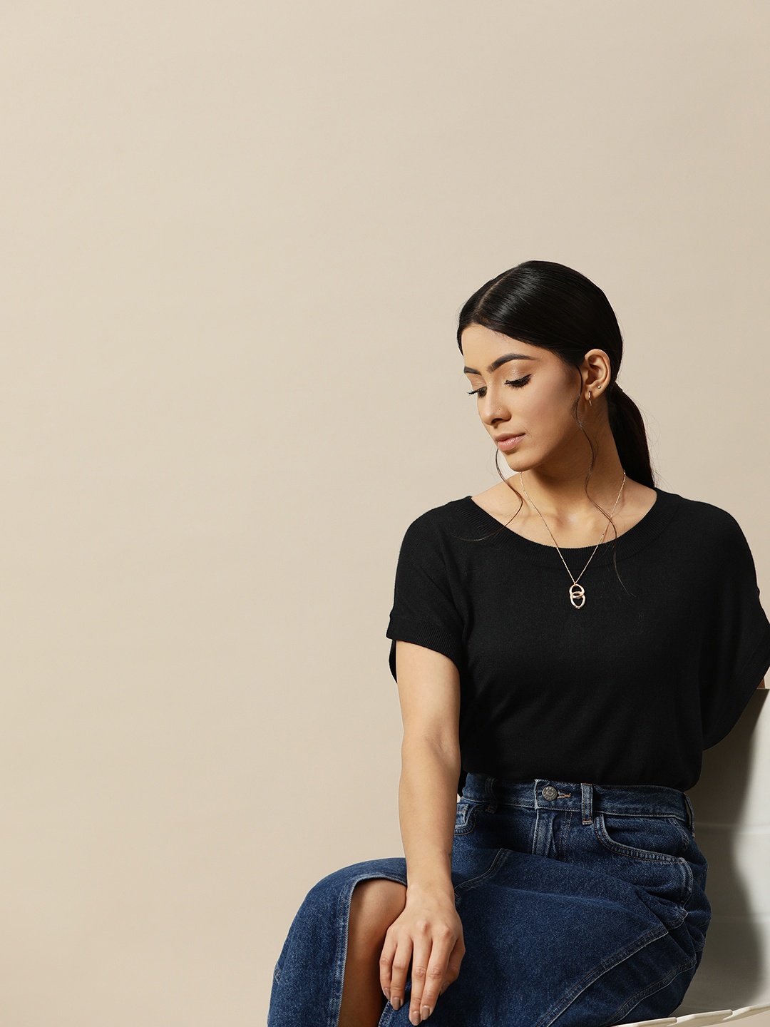 

BOWER Black Extended Sleeves Easy Knit Top
