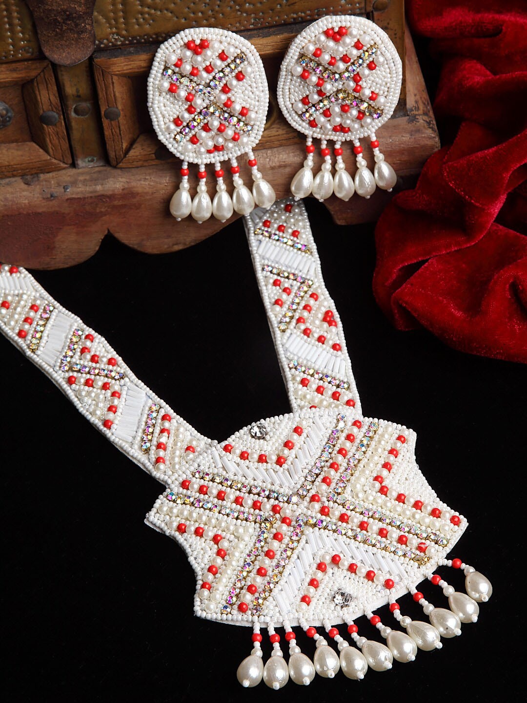 

Sargi Silver-Plated Red & Off White Crystals & Pearls Beaded Embroidered Jewellery Set