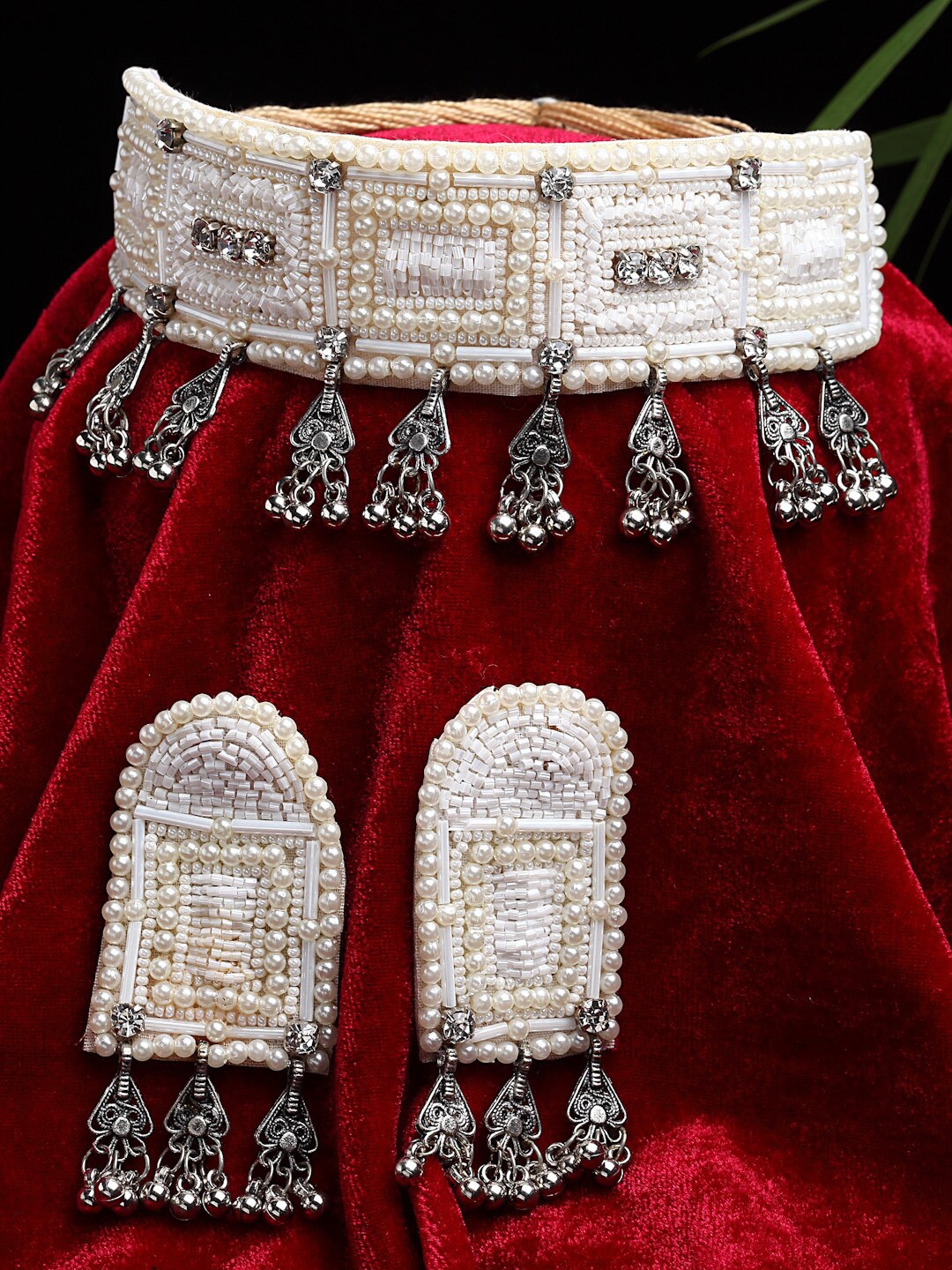 

Sargi Silver-Plated Off White Crystals-Studded & Pearls Beaded Embroidered Design Jewellery Set