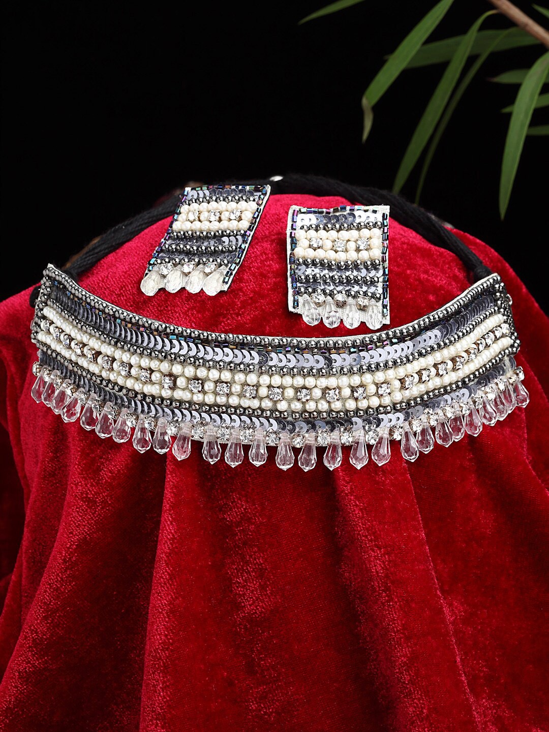 

Sargi Silver-Plated Off White Oxidised Brass Jewellery Set