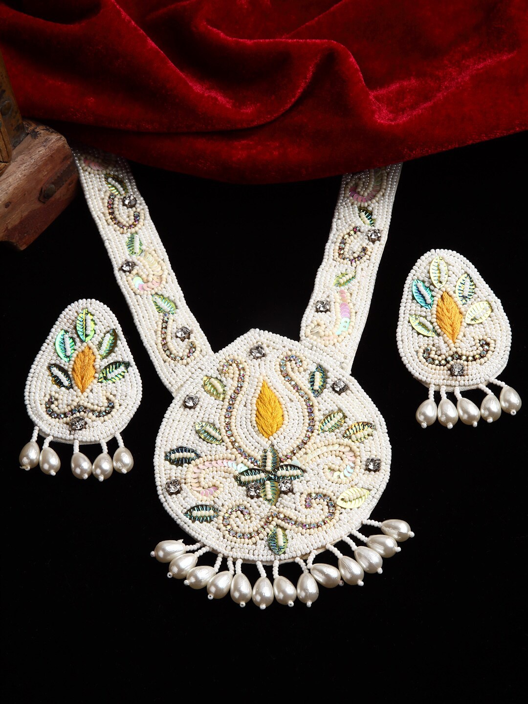 

Sargi Silver-Plated Off-White Crystals & Pearls Studded Embroidered Jewellery Set