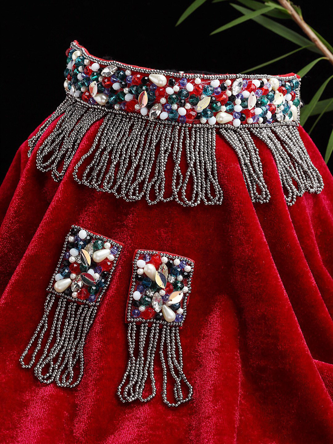 

Sargi Women Multi Stones & Pearls Studded Jewellery Set