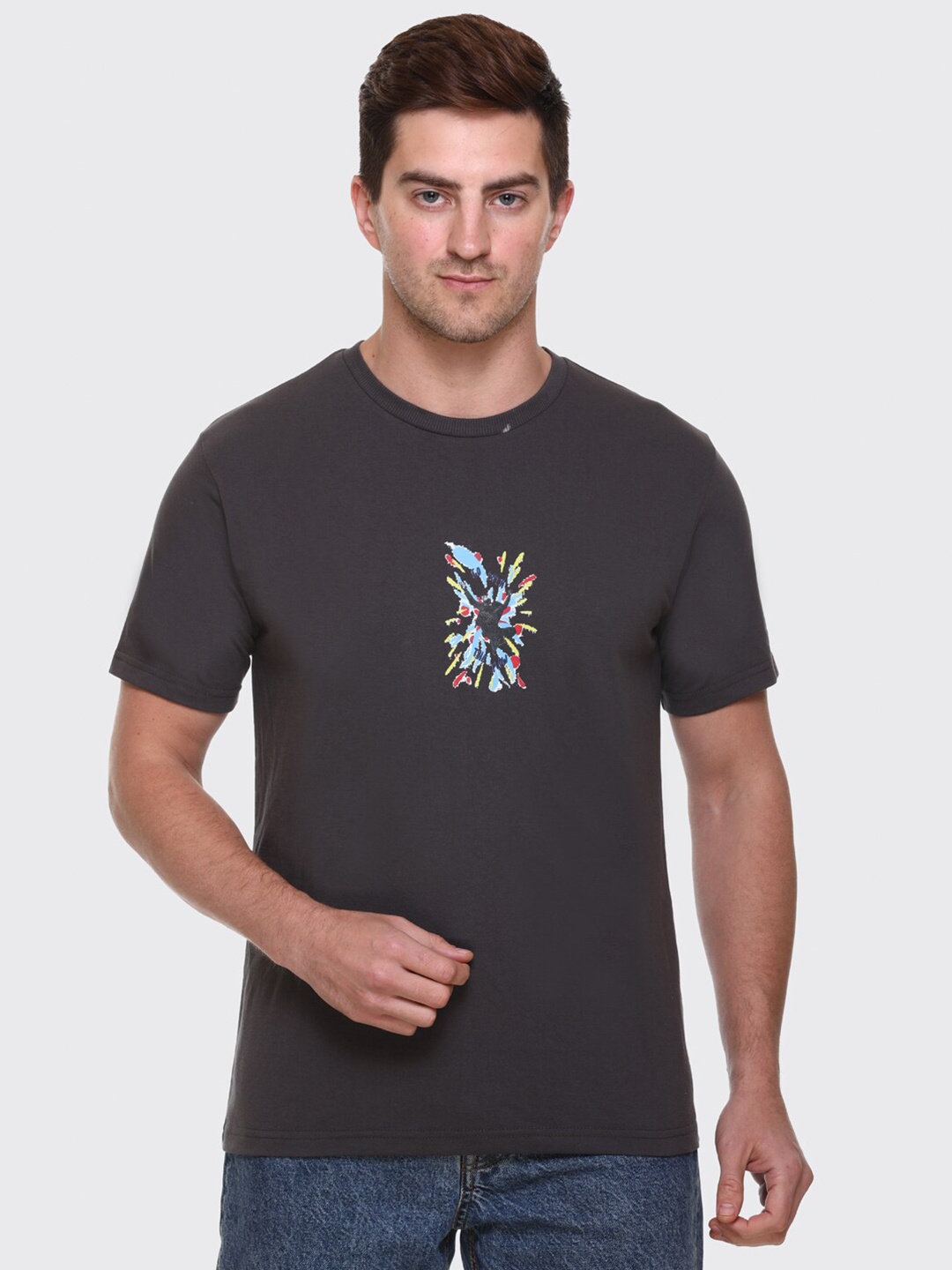 

Obaan Men Grey Graphic Printed T-shirt