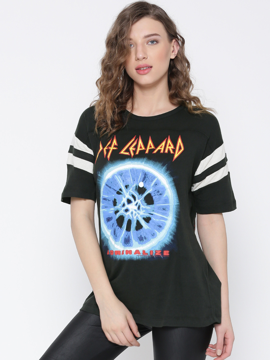 

FOREVER 21 Women Black Printed Round Neck Pure Cotton T-shirt