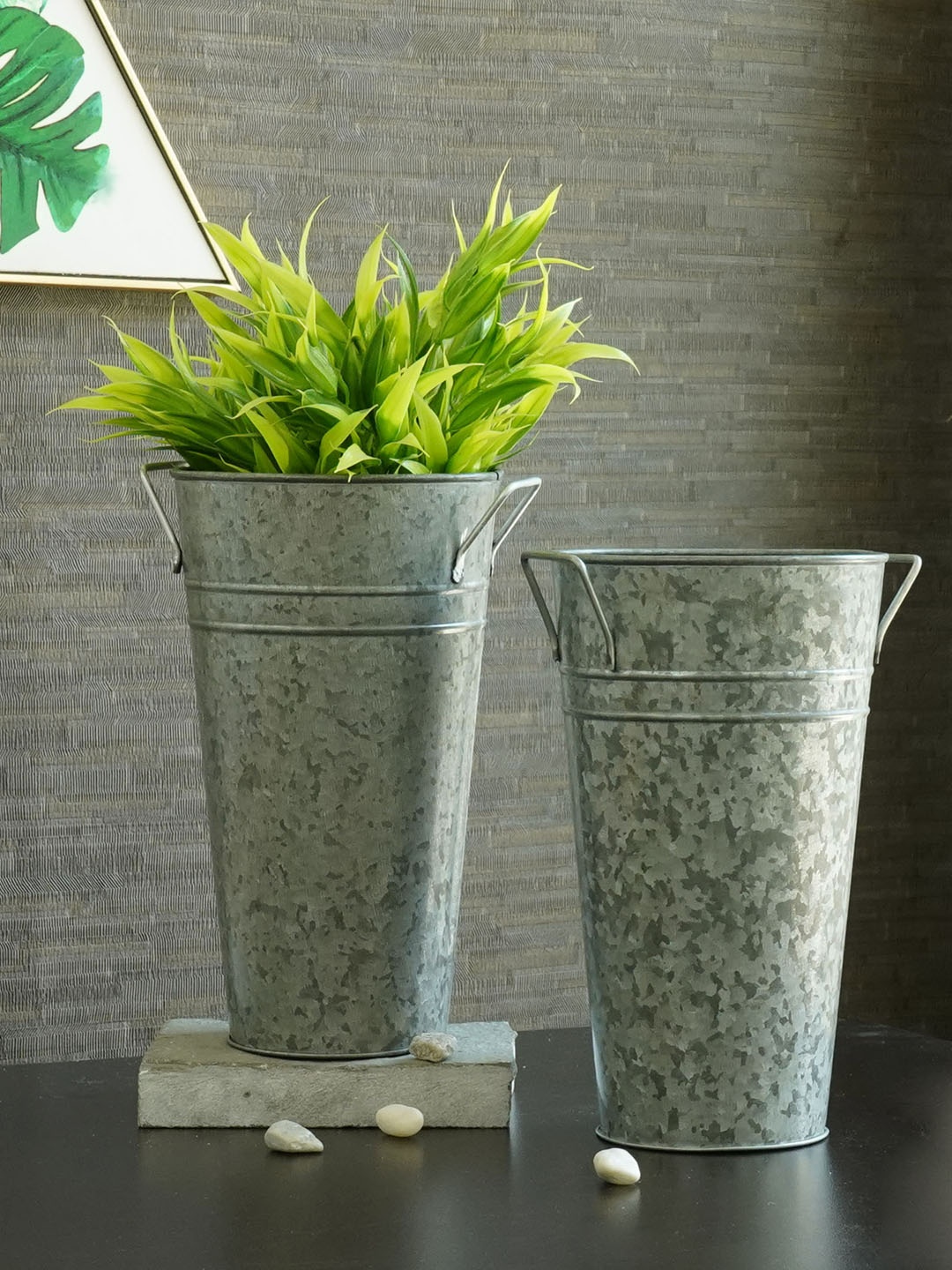 

TIED RIBBONS Set Of 2 Silver-Toned Solid Metal Vases