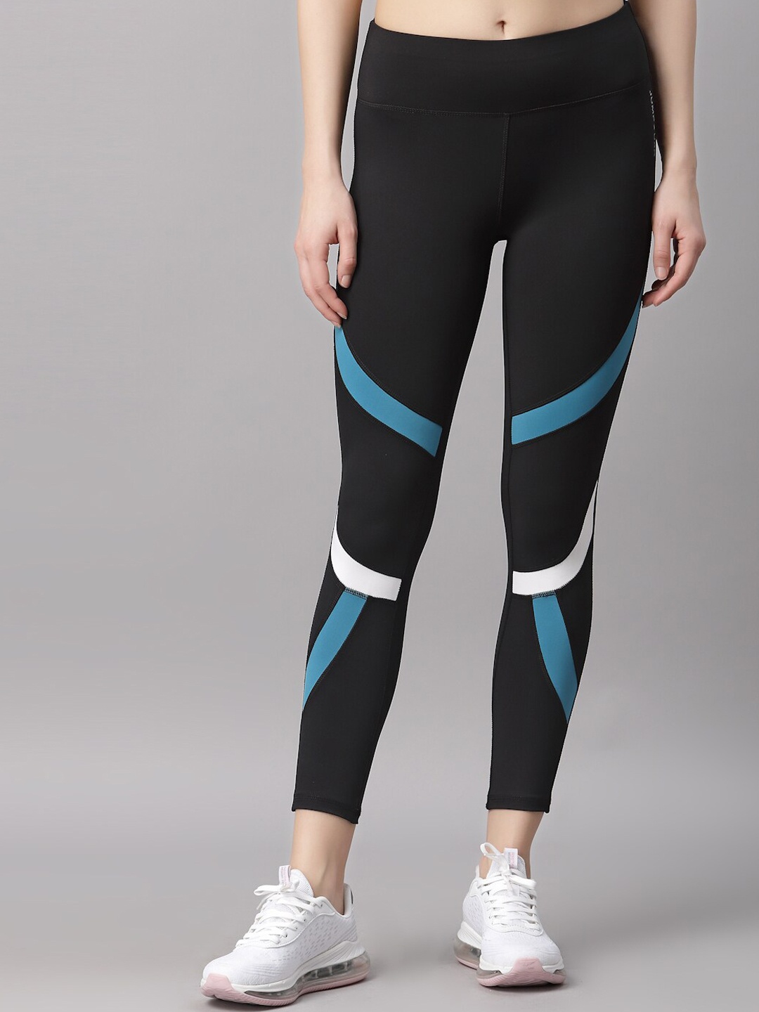 

JUMP USA Women Black & Teal Colorblocked Dry Fit Tights