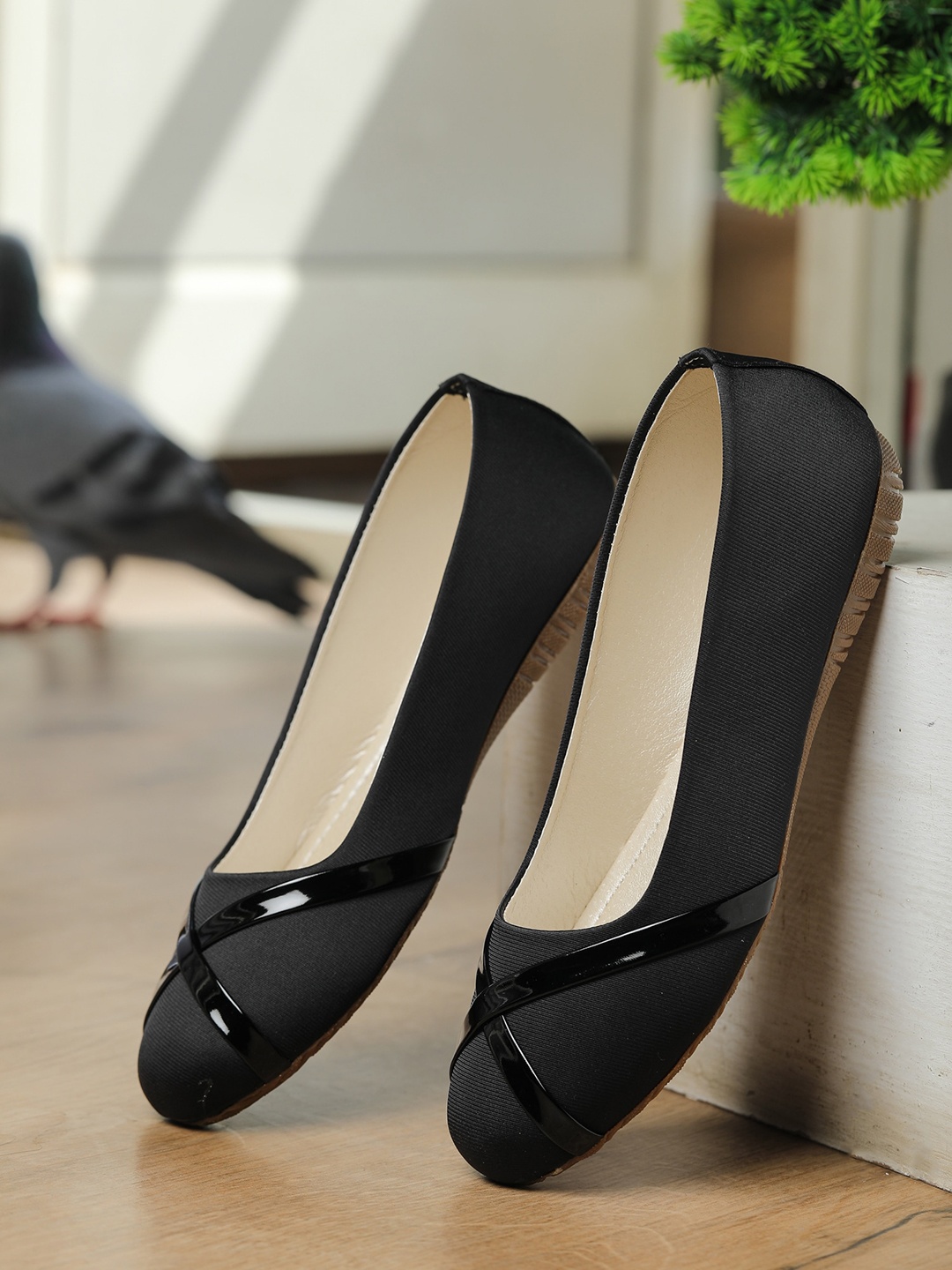 

LONDON STEPS Women Black Ballerinas With Bows Flats