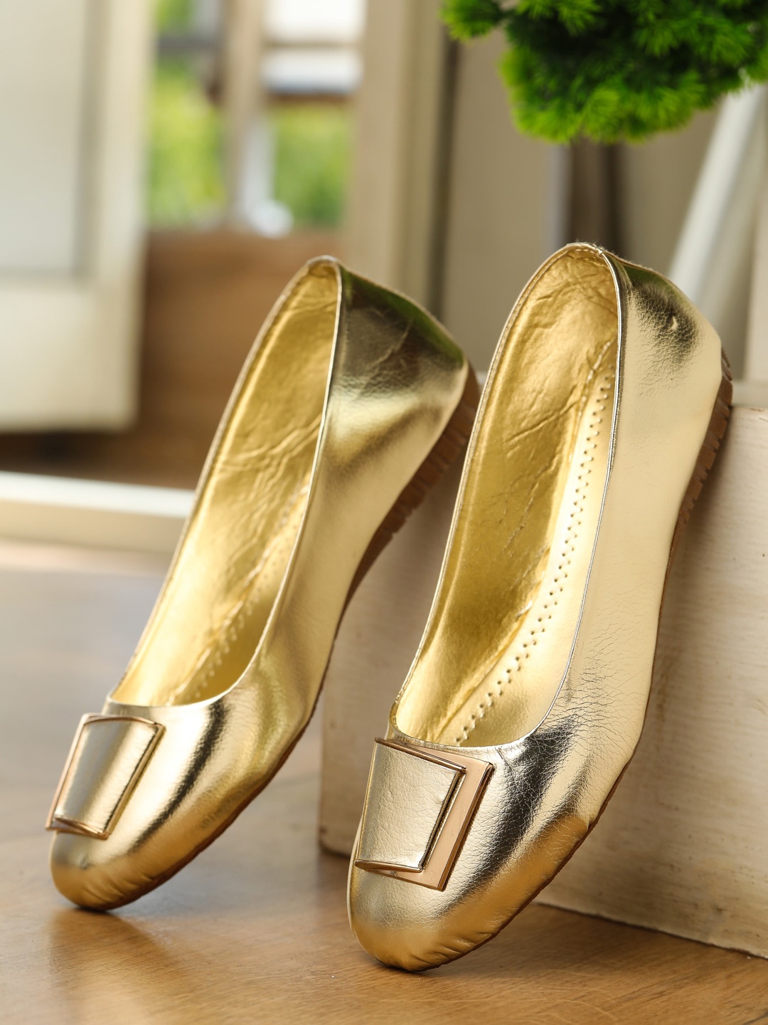 

LONDON STEPS Women Gold-Toned Ballerinas Flats