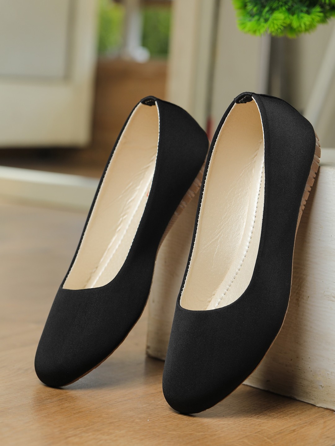 

LONDON STEPS Women Black Ballerinas Flats